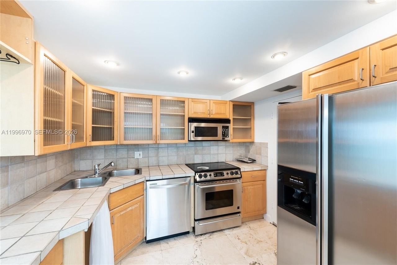 590 Ocean Dr #2C - Photo 6 of 22