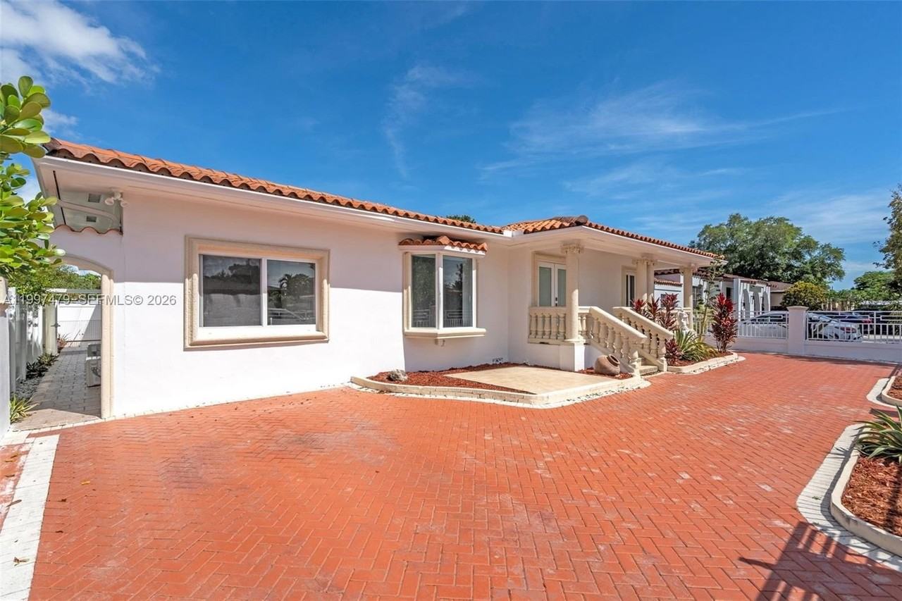 201 Sw 51st Ct #1 - Photo 2 of 24