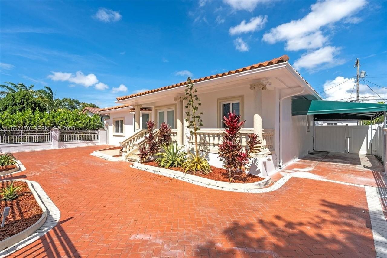 201 Sw 51st Ct #1 - Photo 3 of 24