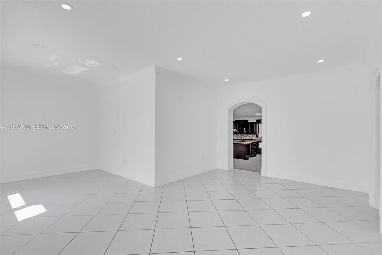 201 Sw 51st Ct #1 - Photo 4 of 24