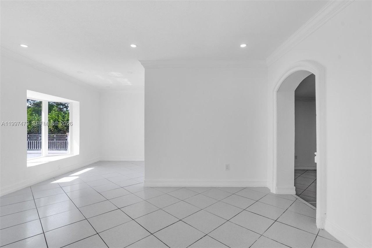 201 Sw 51st Ct #1 - Photo 7 of 24