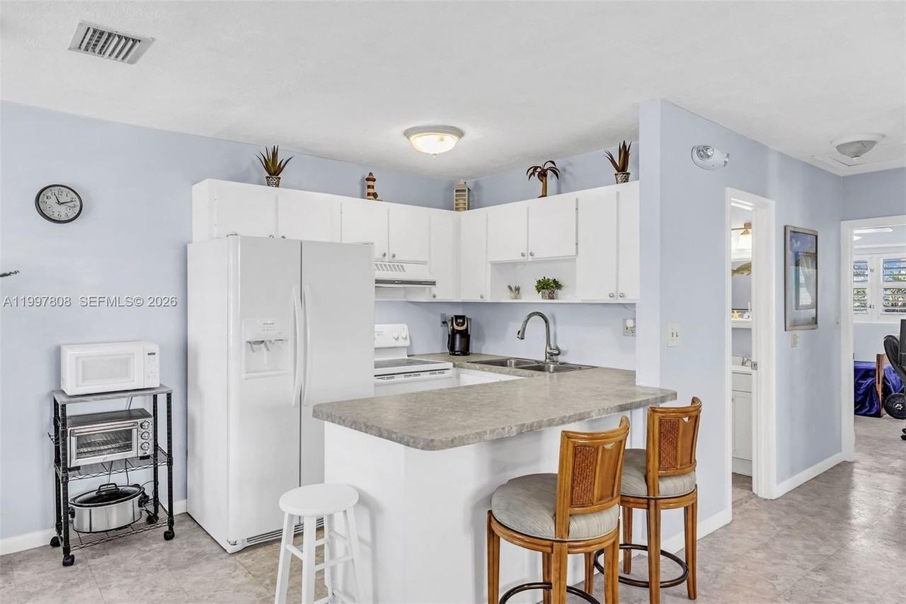 106 Channel Dr #B - Photo 4 of 33