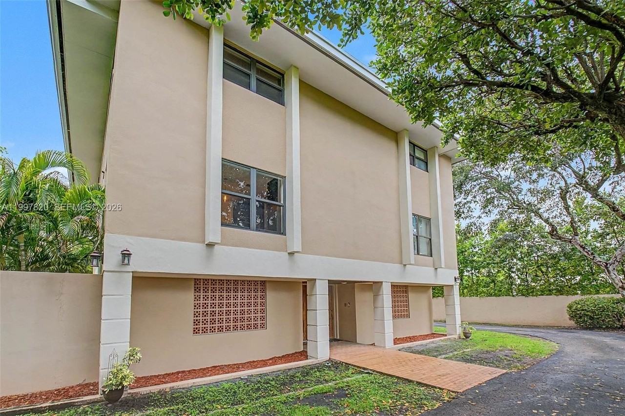 2000 Brickell Ave #2004 - Photo 2 of 23