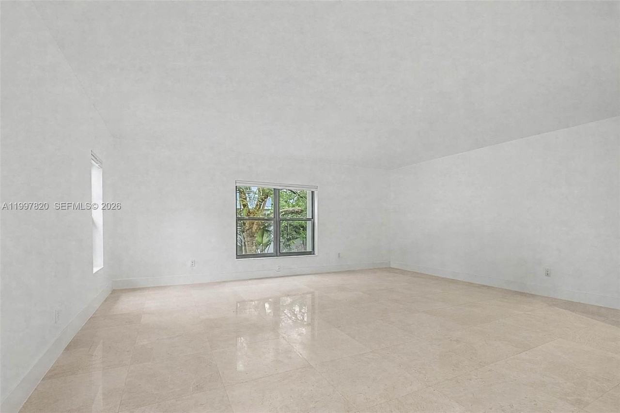 2000 Brickell Ave #2004 - Photo 3 of 23