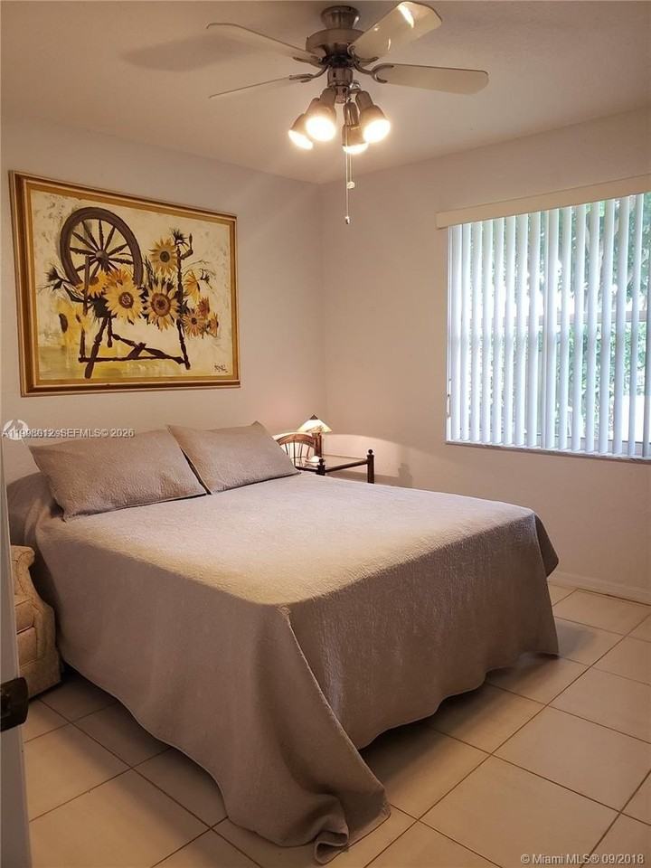 15989 Sw 149th Ter #15989 - Photo 2 of 11