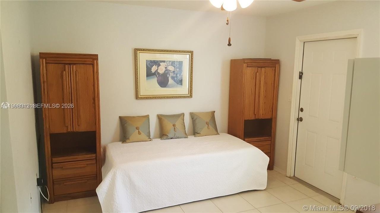 15989 Sw 149th Ter #15989 - Photo 5 of 11