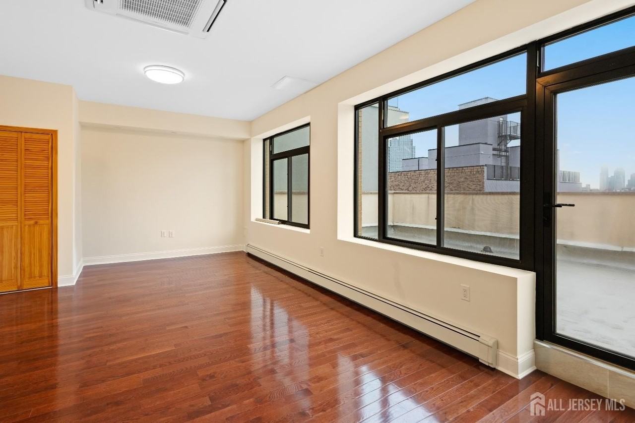 62 N 9th St Apt 3a #3A - Photo 2 of 7