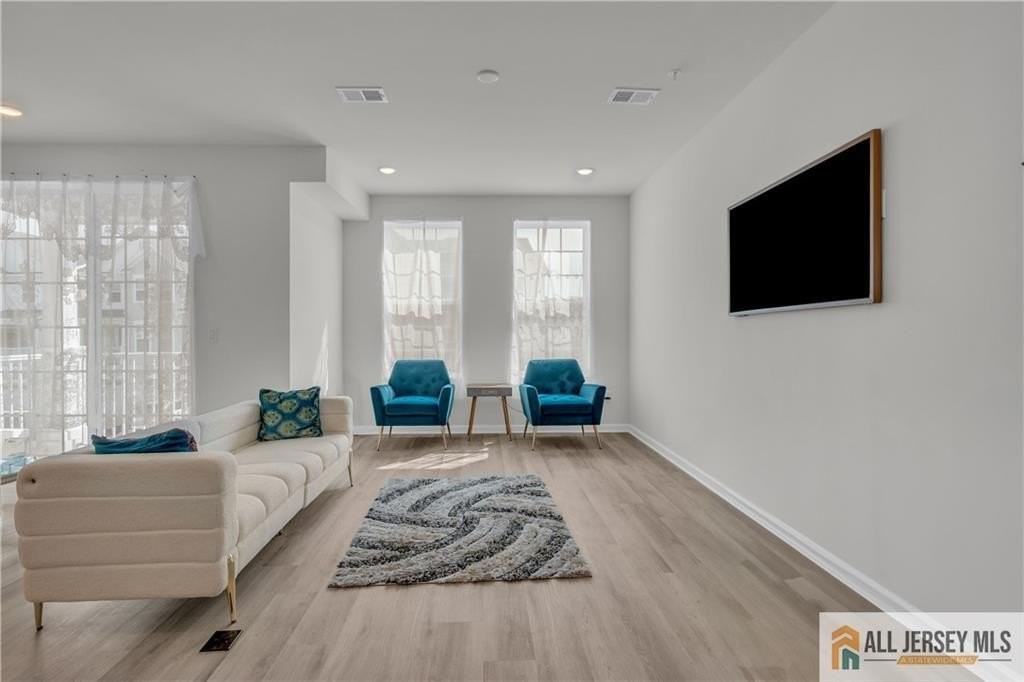 204 Honeysuckle Ln - Photo 4 of 17