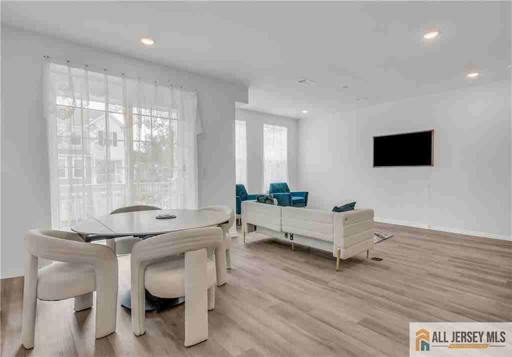 204 Honeysuckle Ln - Photo 5 of 17