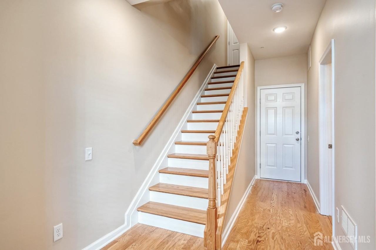 57 Cannon St - Photo 4 of 38