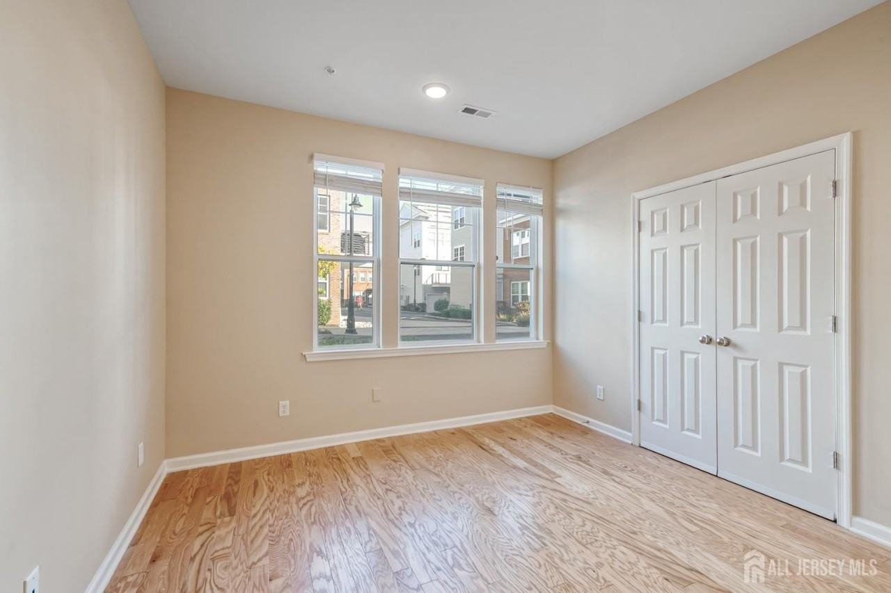 57 Cannon St - Photo 5 of 38