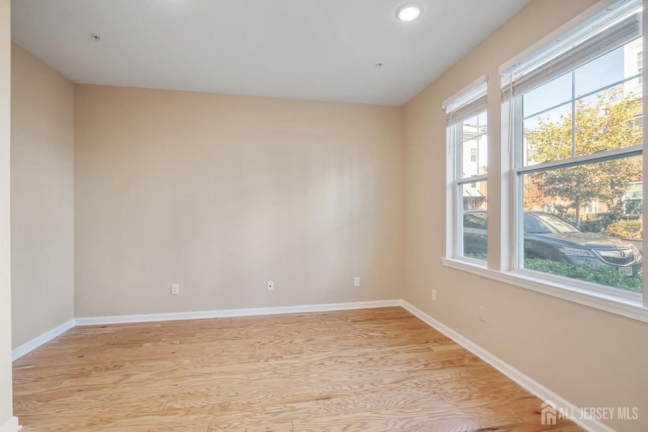 57 Cannon St - Photo 6 of 38