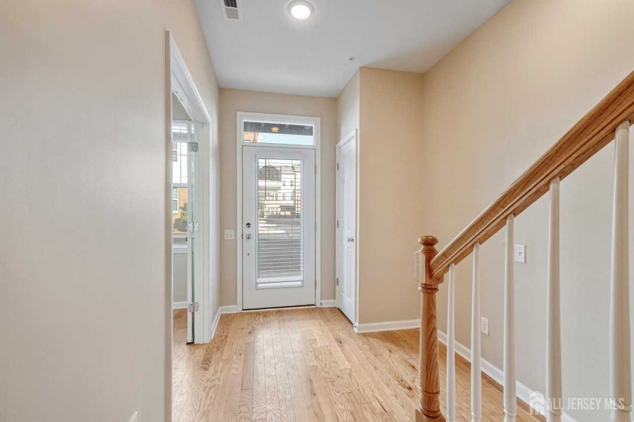 57 Cannon St - Photo 7 of 38