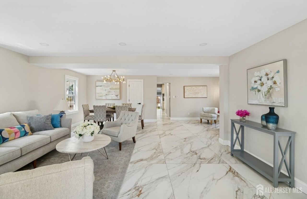 210 Washington Ave - Photo 5 of 33