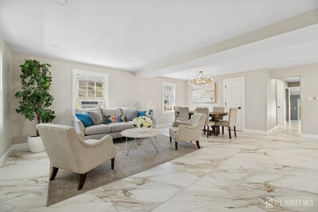 210 Washington Ave - Photo 6 of 33