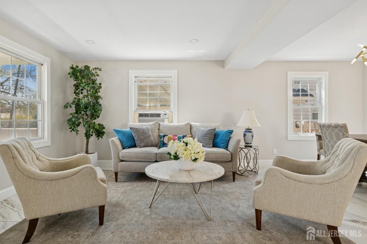 210 Washington Ave - Photo 7 of 33