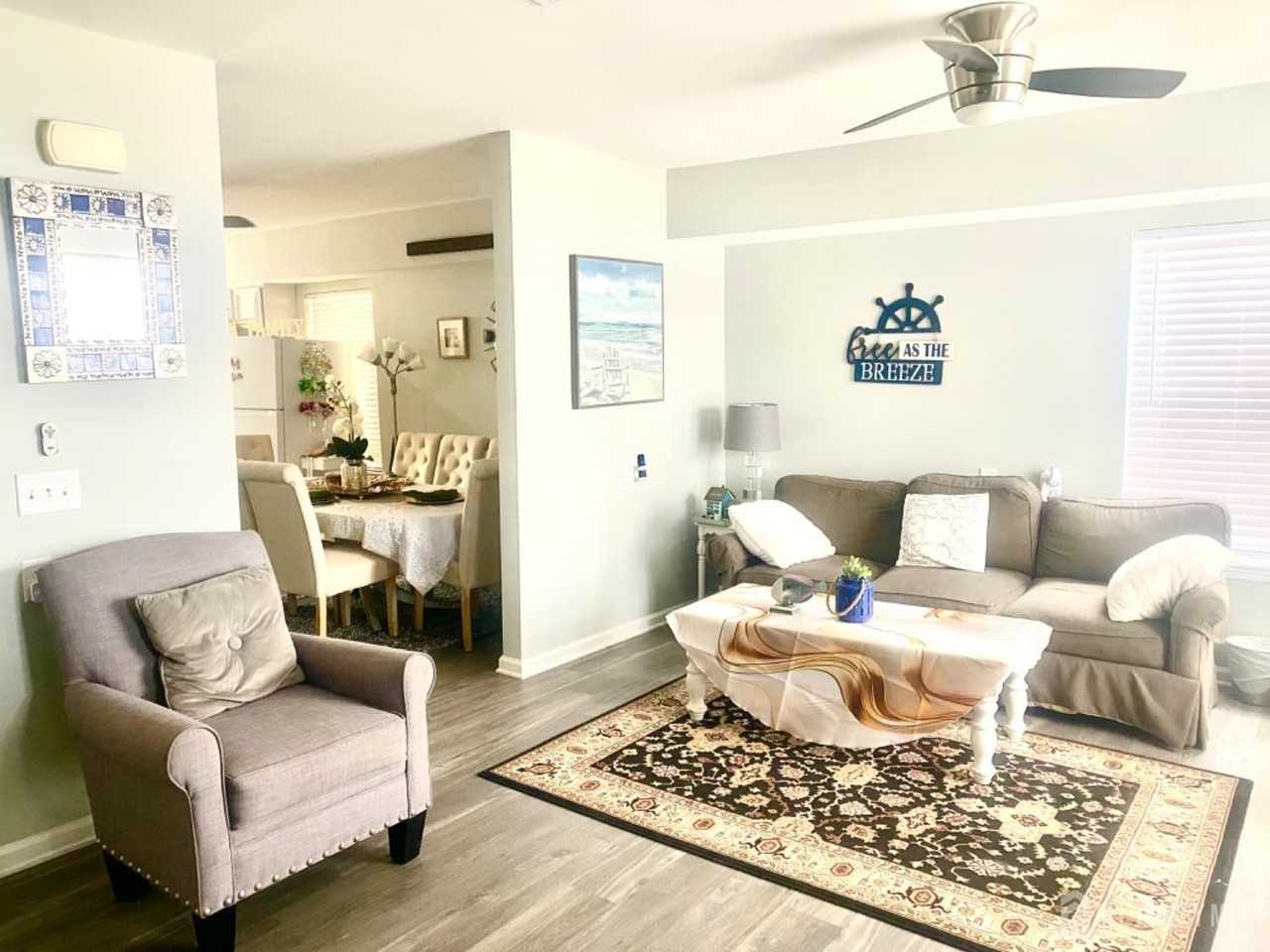 28 Bay Ave - Photo 5 of 15