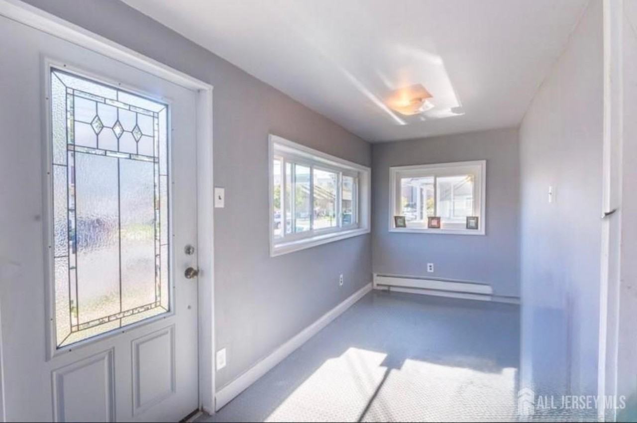 1912 Montgomery St - Photo 3 of 36