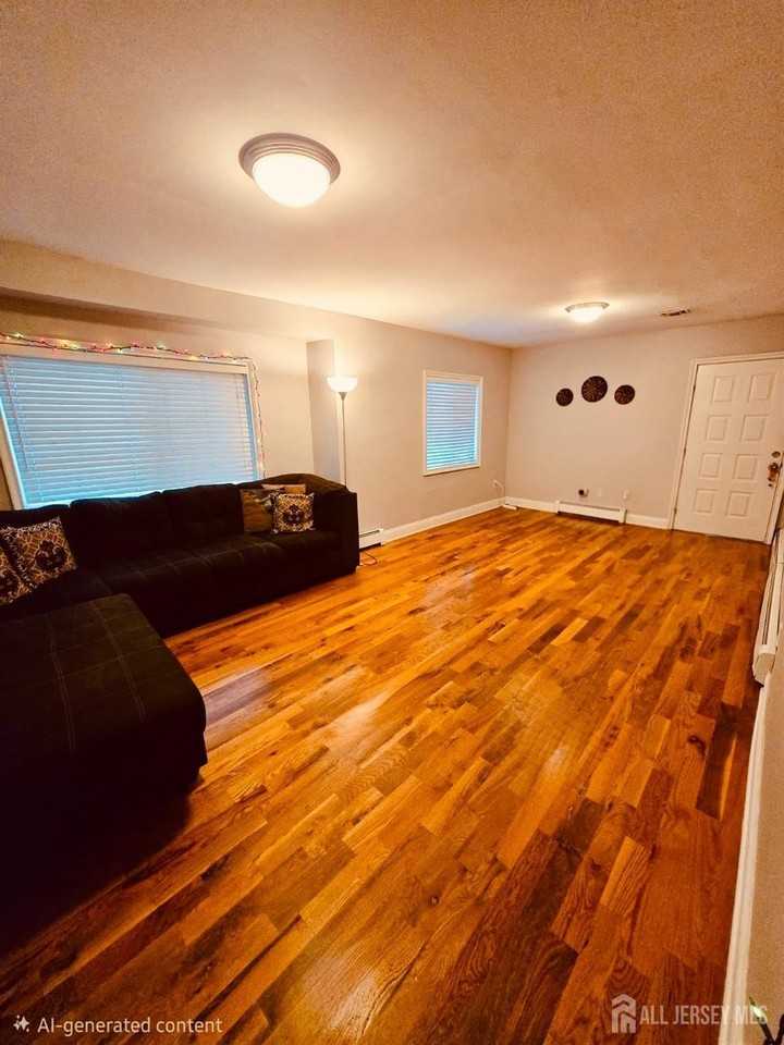 1912 Montgomery St - Photo 5 of 36