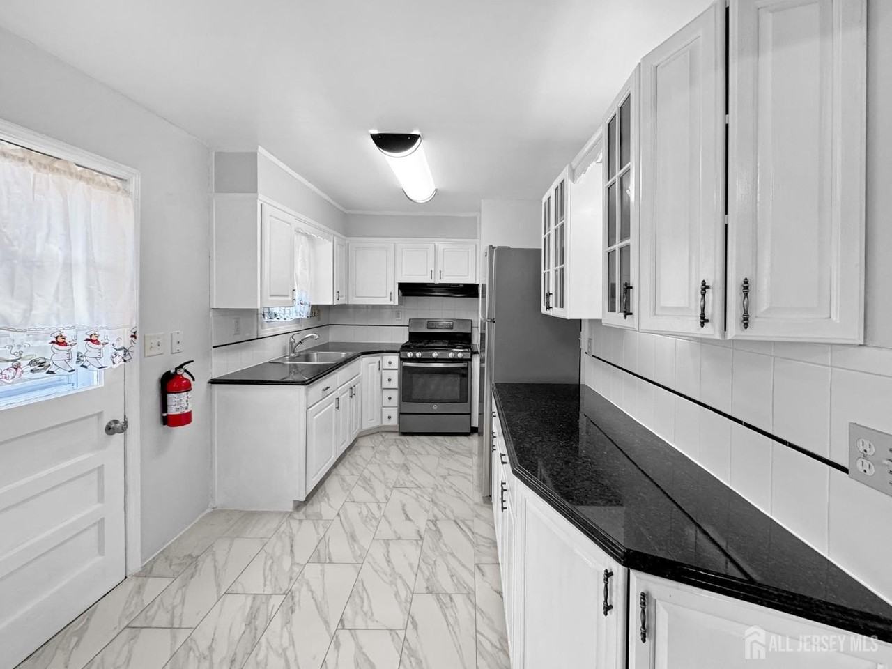 117 Old Post Rd - Photo 5 of 22