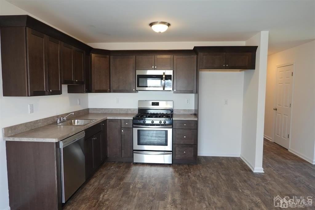 381A Highland St - Photo 5 of 23