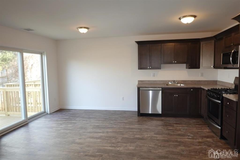 381A Highland St - Photo 7 of 23