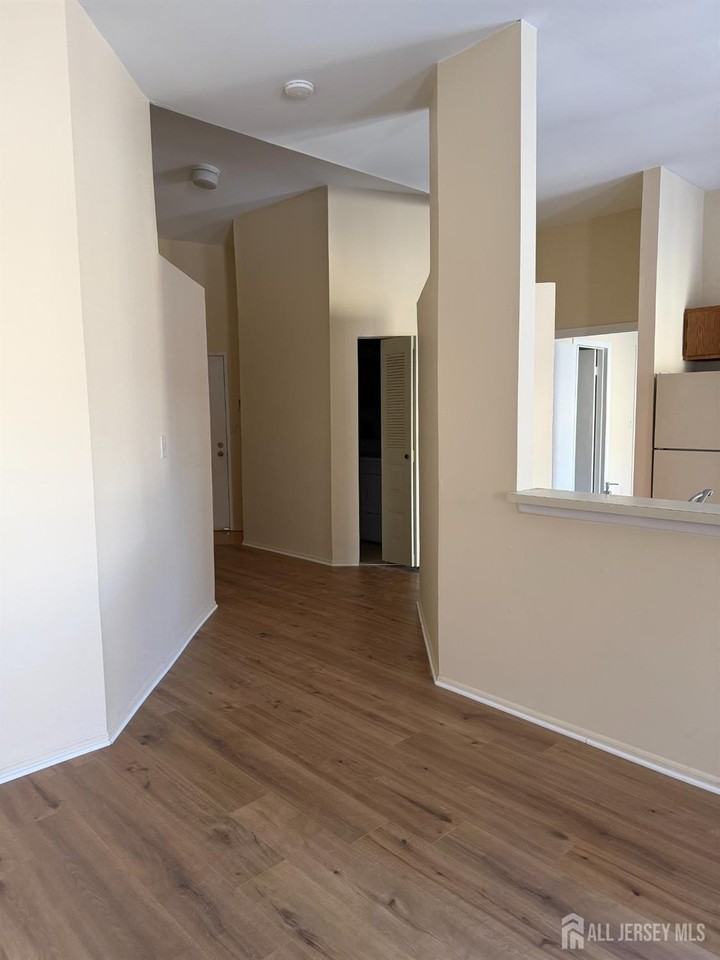5083 Beech Ct #5083 - Photo 4 of 21