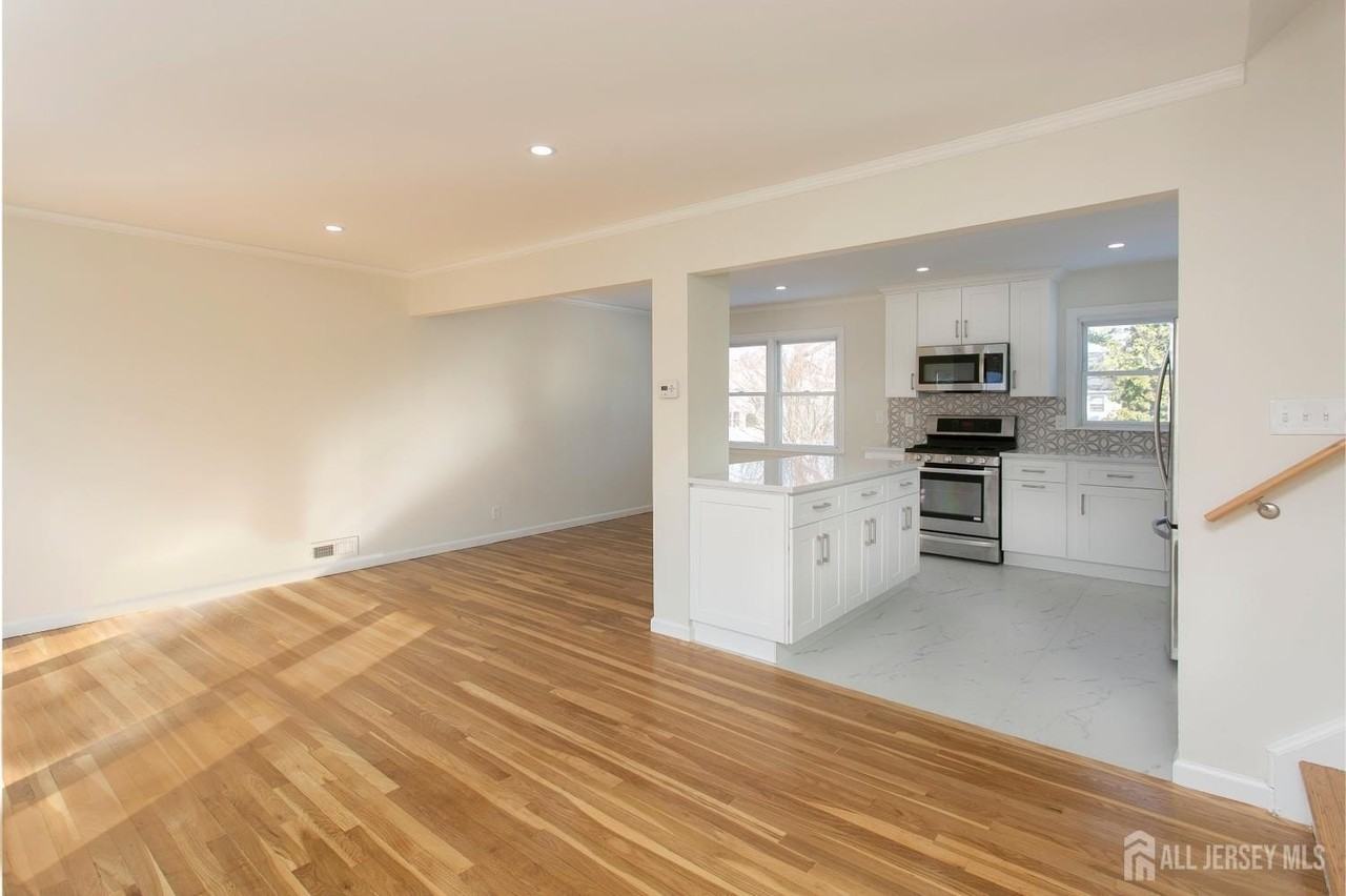 40 Essex Ave - Photo 6 of 26