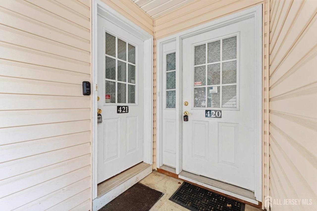 421 Plymouth Rd - Photo 4 of 19