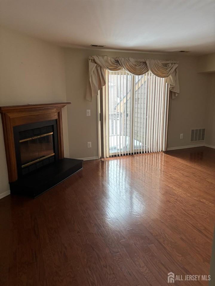 92 Heather Ct - Photo 2 of 14