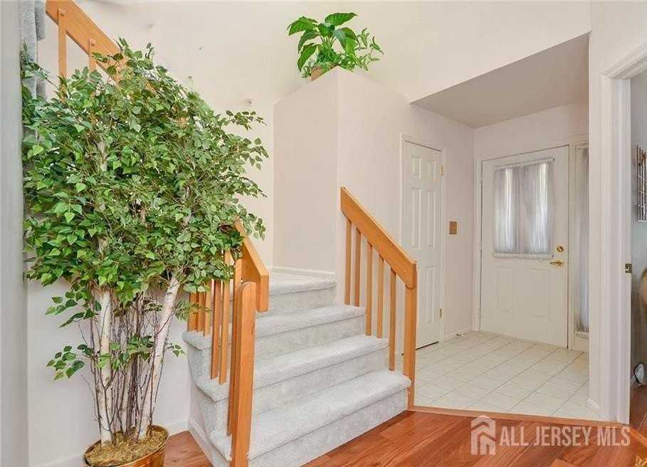 22 Briarwood Ct - Photo 4 of 37