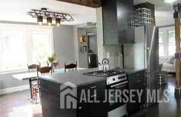 272 Lake Ave - Photo 7 of 15