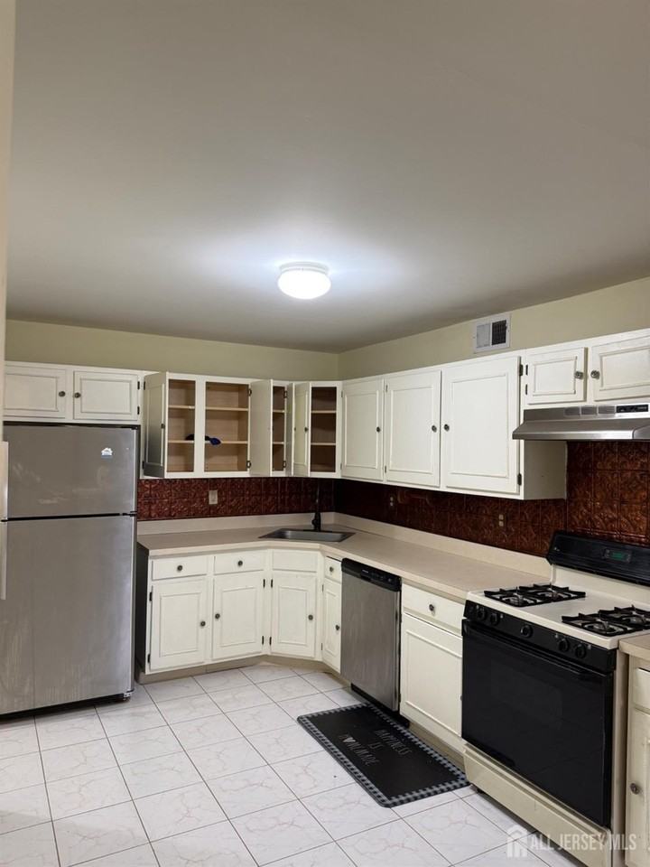 1005 Stony Brook Way - Photo 4 of 11