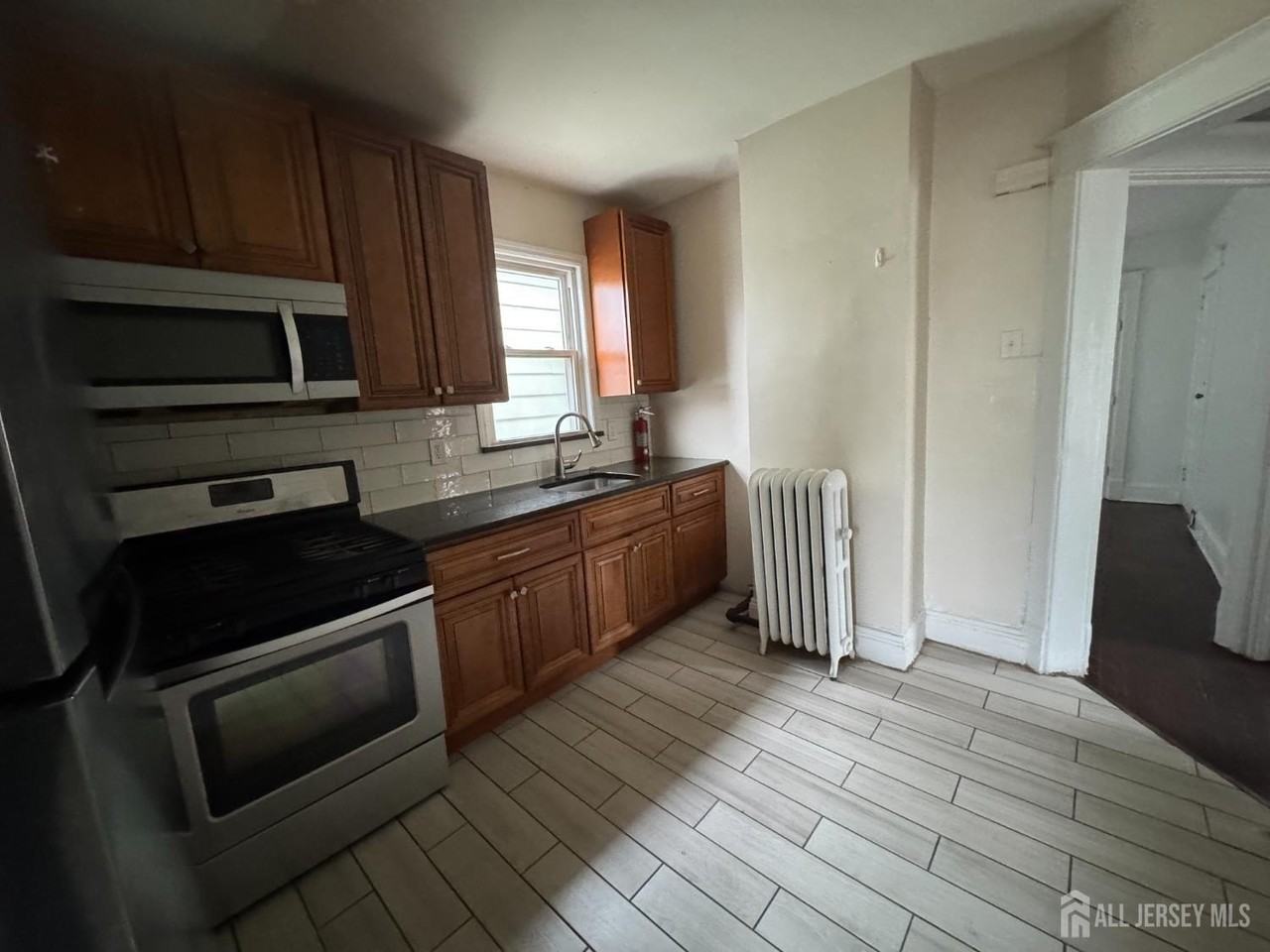 7 Maple St - Photo 3 of 7