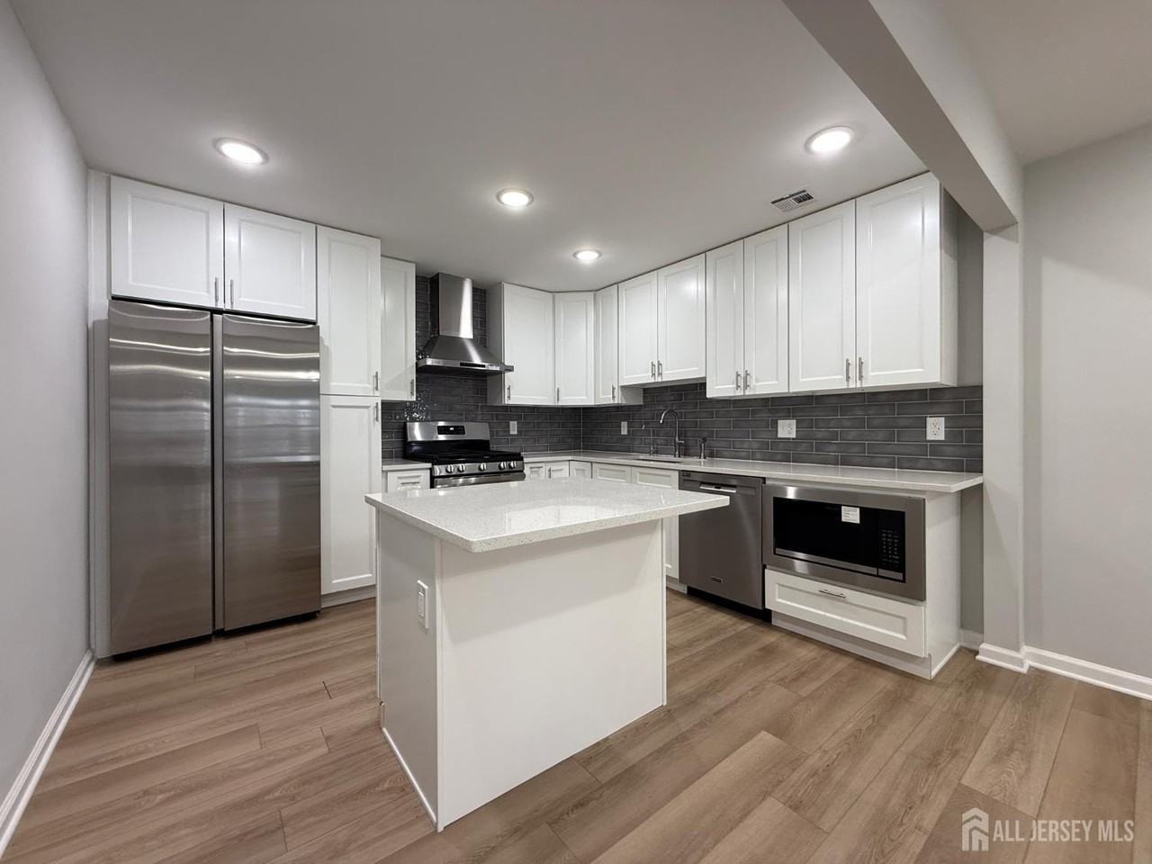 115 Forest Dr - Photo 4 of 12