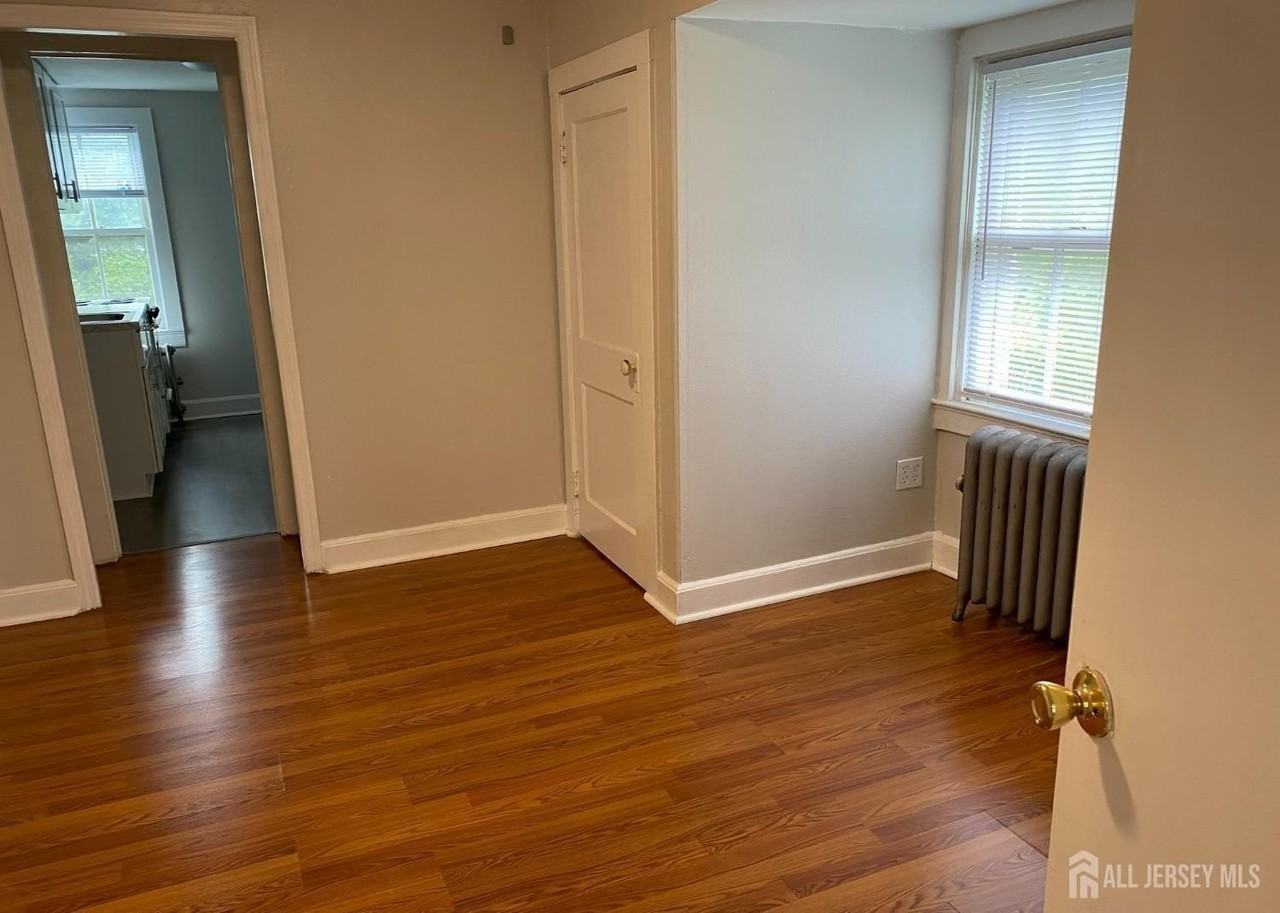 237 Montgomery St Apt 3 #3 - Photo 4 of 12