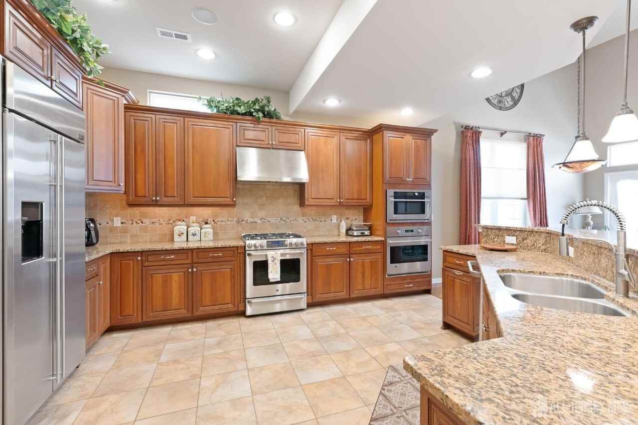 115 Andover Dr - Photo 6 of 35