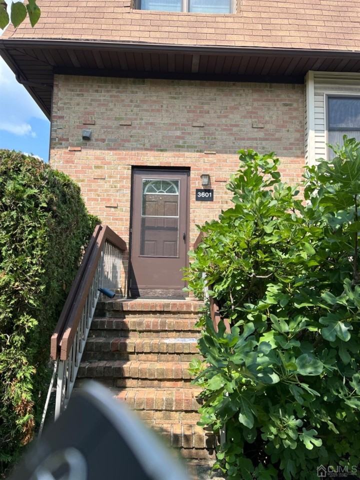 3601 N Oaks Blvd - Photo 2 of 38