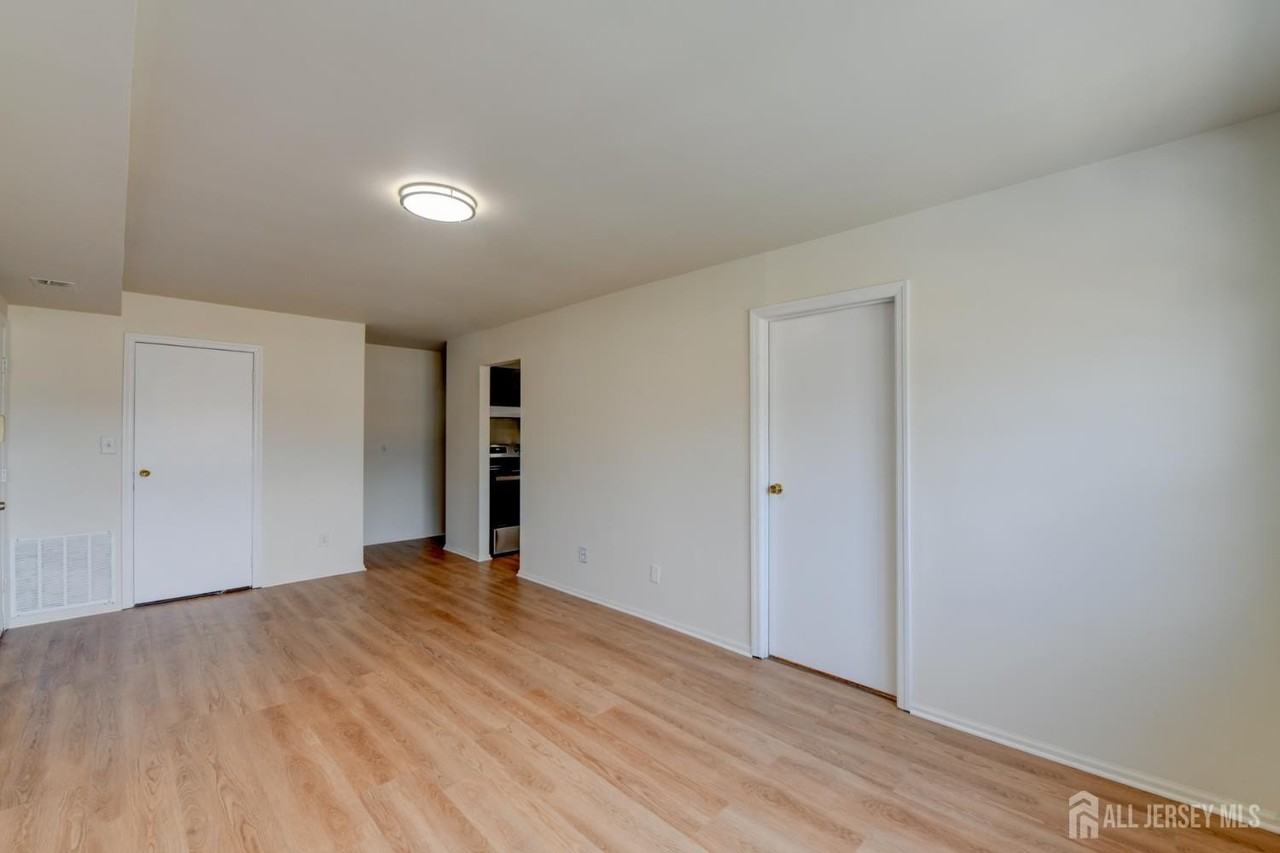 6 College Dr - Photo 4 of 21