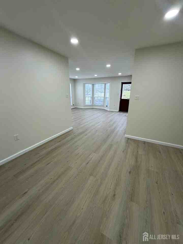 32 Columbus Dr - Photo 6 of 27