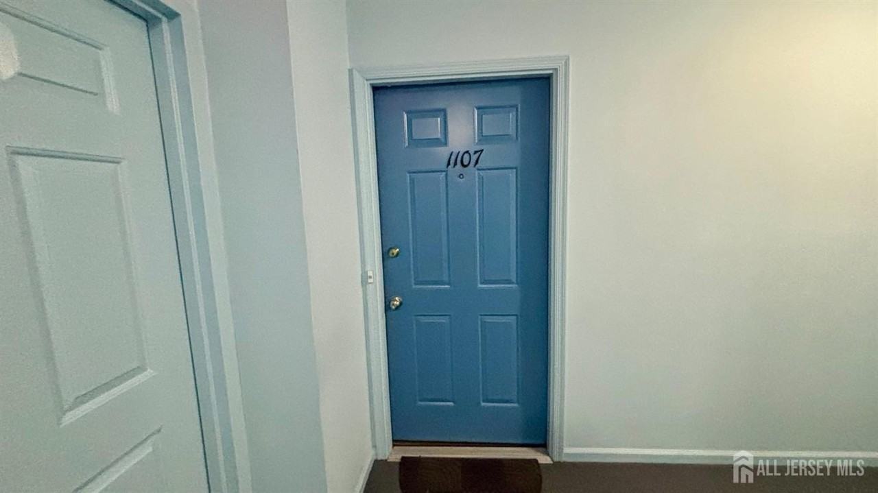 1107 Woodhaven Dr - Photo 2 of 10