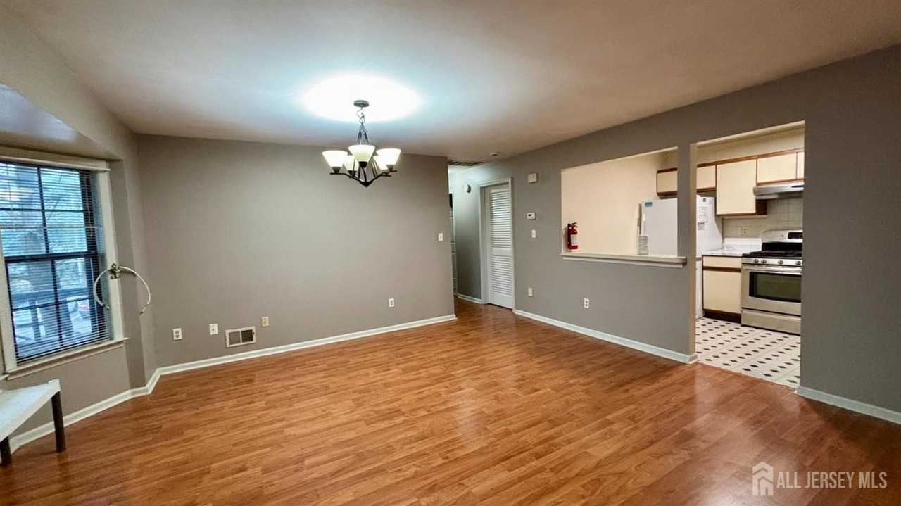 1107 Woodhaven Dr - Photo 4 of 10