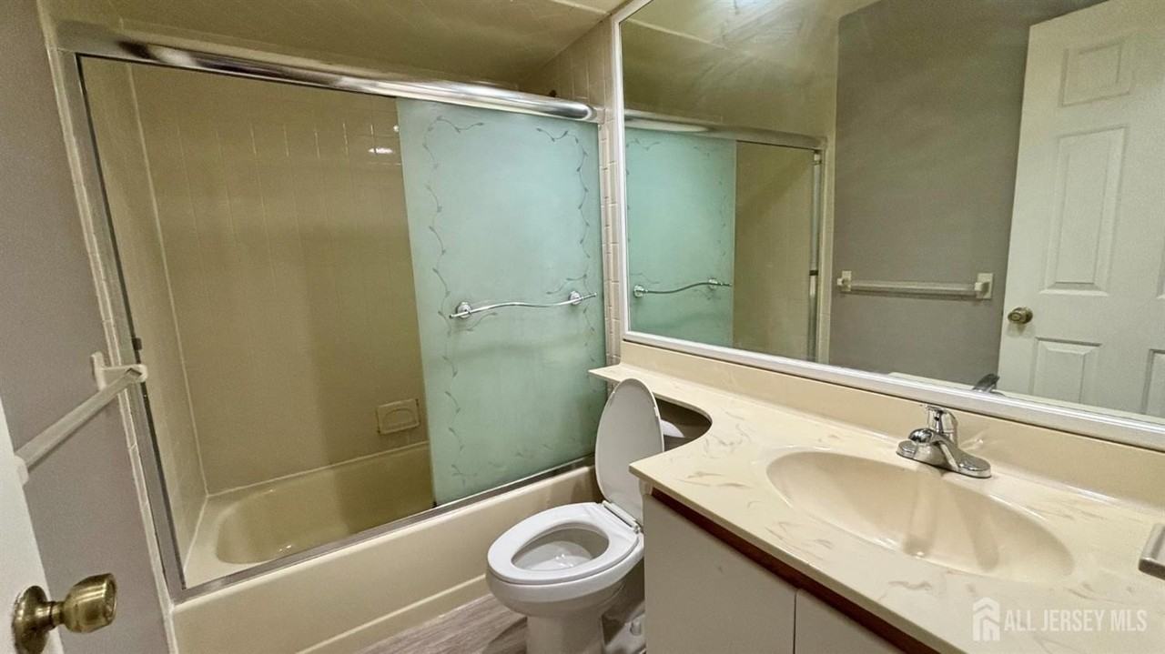 1107 Woodhaven Dr - Photo 6 of 10