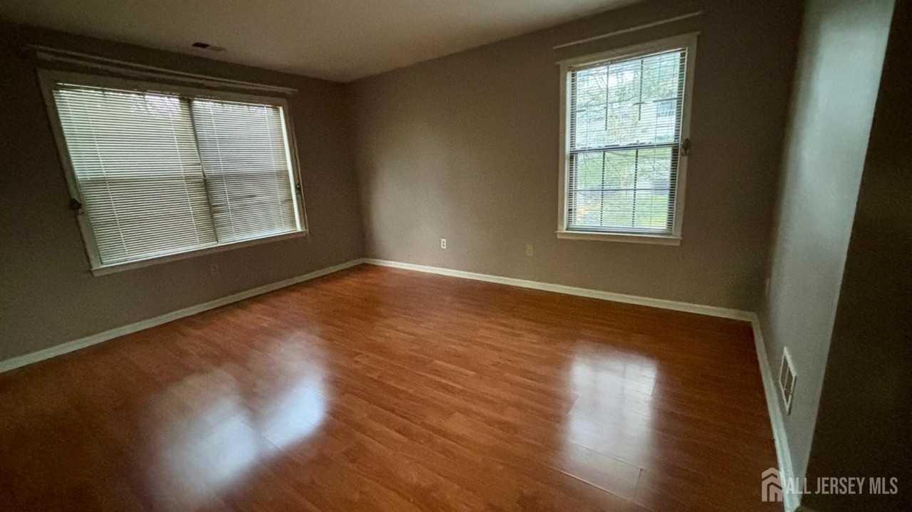 1107 Woodhaven Dr - Photo 7 of 10