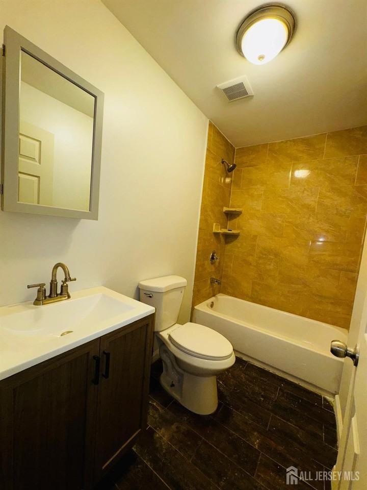 489 S 17th St #2 - Photo 4 of 10