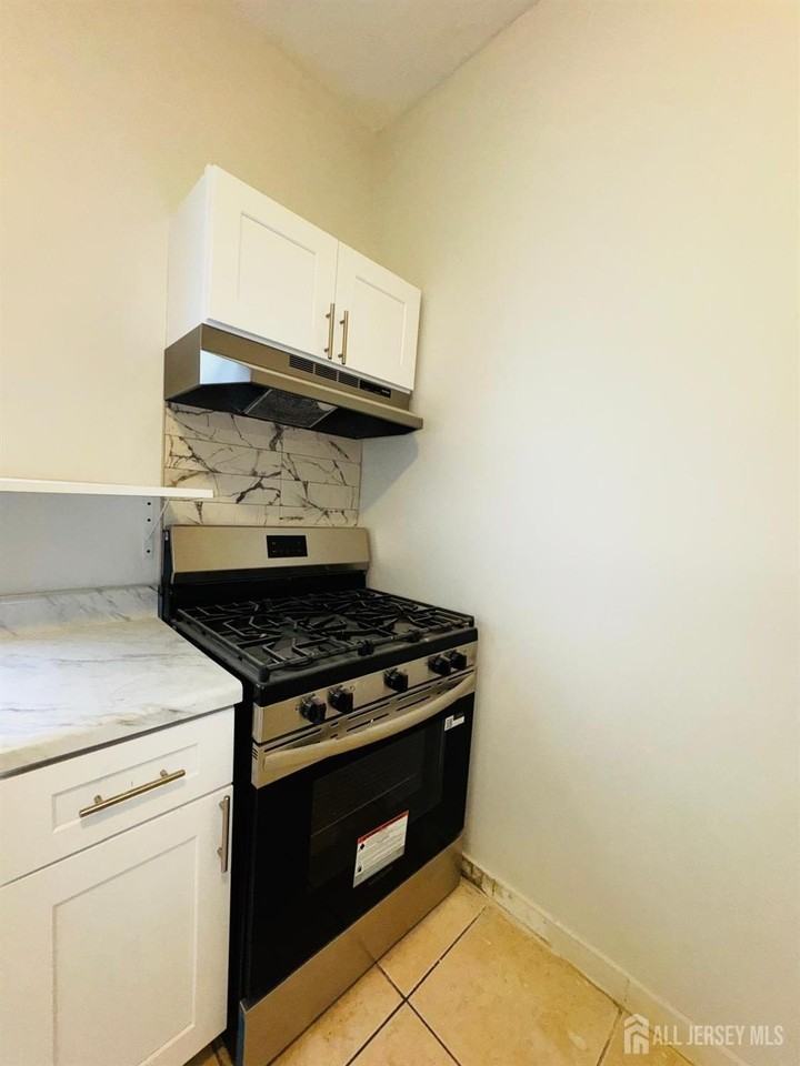 489 S 17th St #2 - Photo 6 of 10