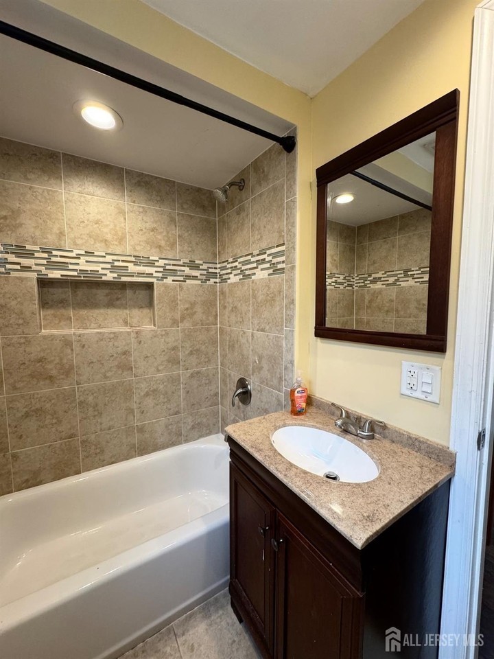 80 Commerce St - Photo 5 of 15