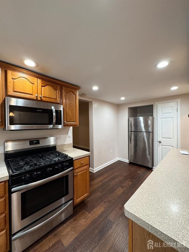 80 Commerce St - Photo 7 of 15