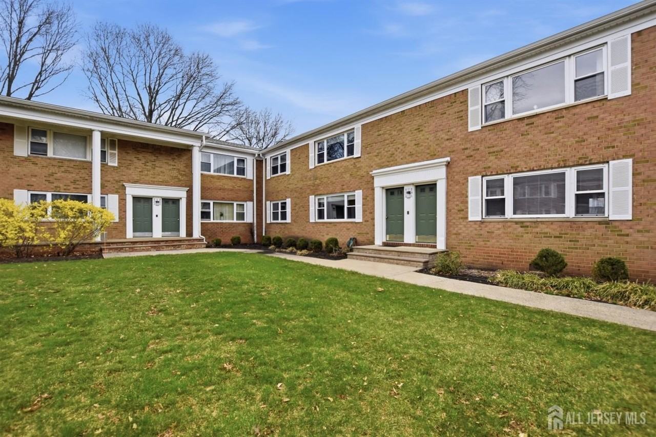 160 Evergreen Rd Apt 14 #14A - Photo 2 of 15