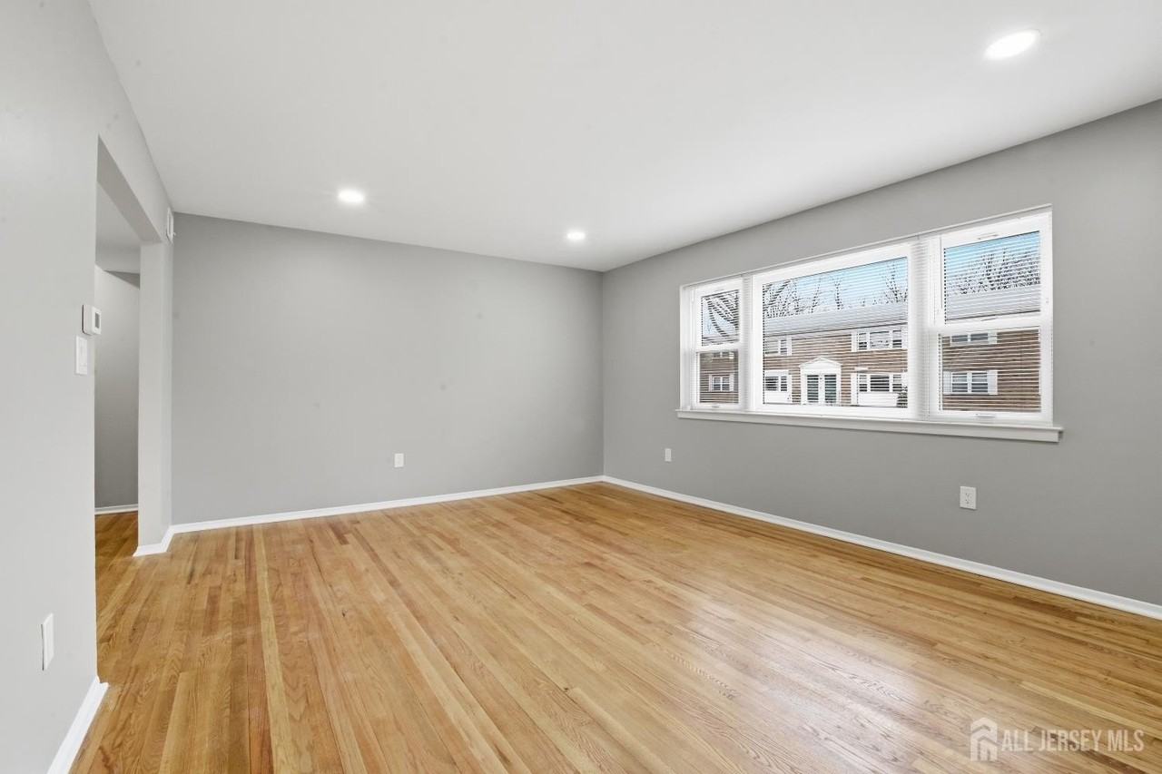 160 Evergreen Rd Apt 14 #14A - Photo 7 of 15